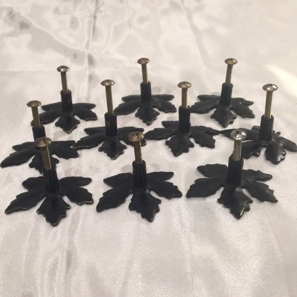 10 Copper Mountain Hardware 2 Inch Mapel Leaf Metal Cabinet and Furniture Knobs - Picture 5 of 6